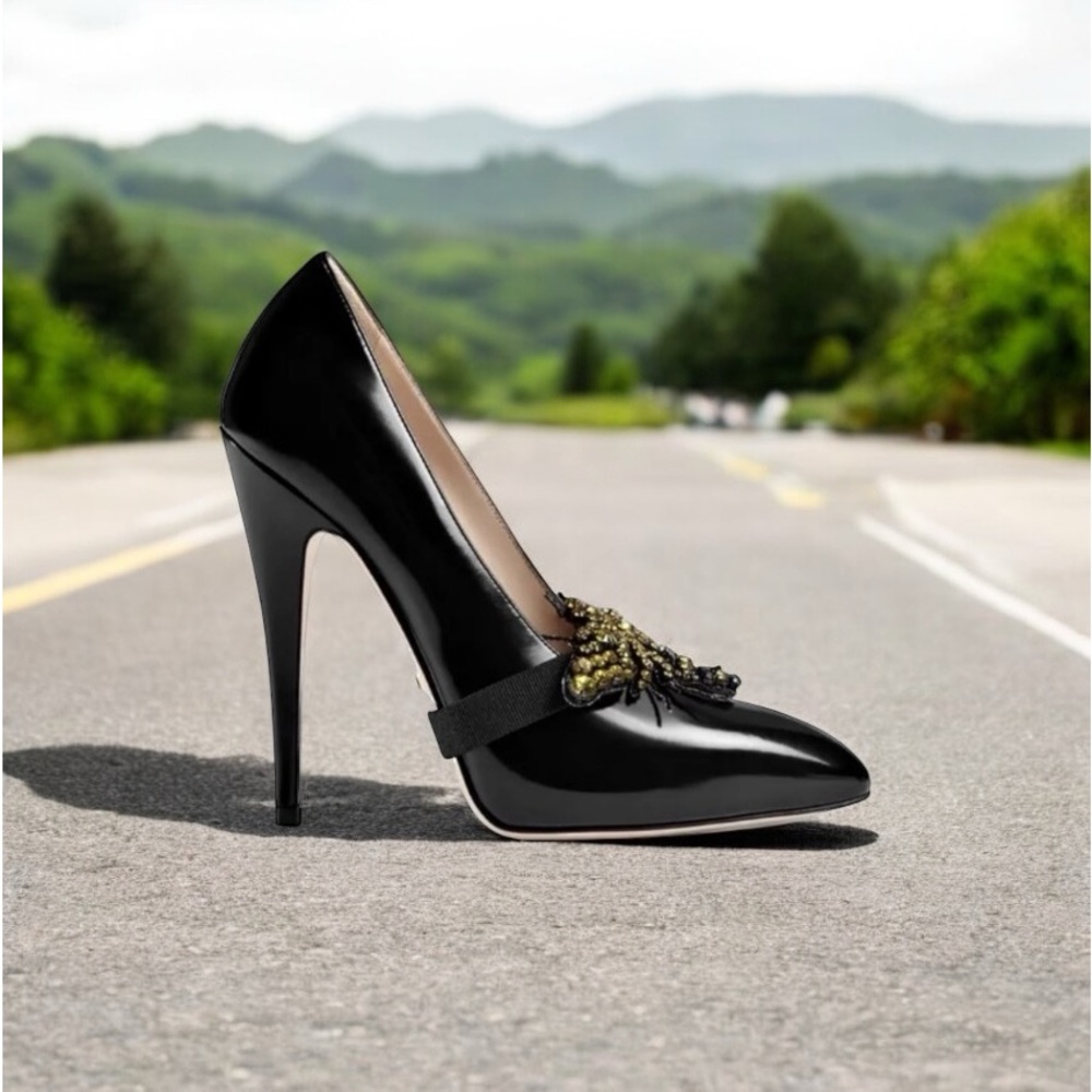 Gucci removable Crystal embellishments , heels pumps Sz. 38.5   (US 7.5)